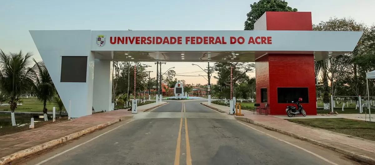 Ufac abre concurso público com diversas vagas; salário chega a R$ 11 mil